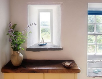 Detail of Kitchen. Photo by Under the Thatch